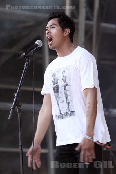 THE TEMPER TRAP - 2009-07-30 - PAREDES DE COURA (Portugal) - Praia do Tabuao - 